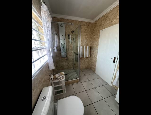 6 BEDROOM HOUSE FOR SALE IN BRACKENHURST